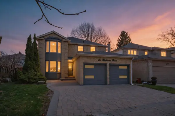 33 Winborne RD, Vaughan, ON L4J 2R8