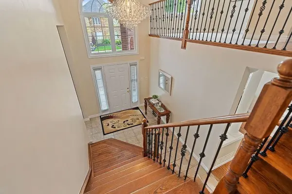 42 Vinifera DR, Grimsby, ON L3M 5S1