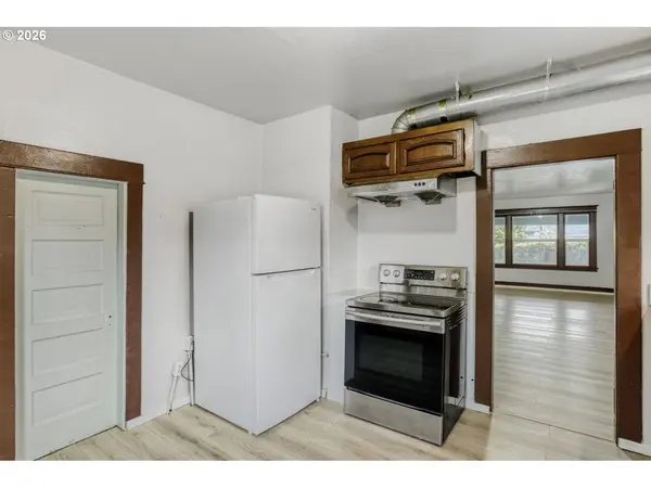 2145 SE CESAR E CHAVEZ BLVD, Portland, OR 97214