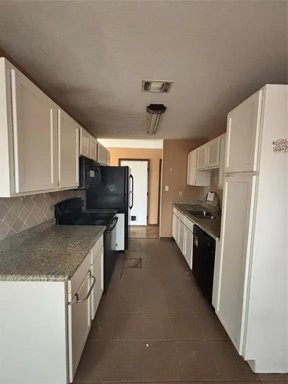 215 Los Angeles Drive, Glenn Heights, TX 75154