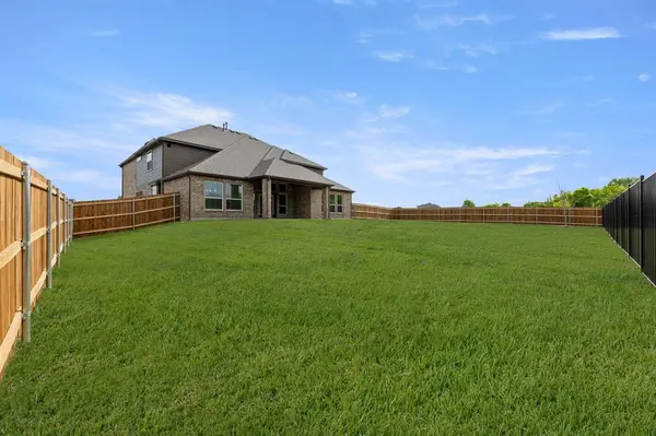 411 Hidden Lakes Drive, Desoto, TX 75115