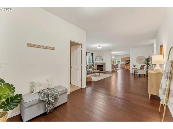 12425 SW Winterview DR, Tigard, OR 97224