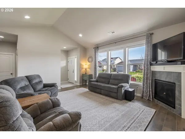 1297 DAYLILY ST, Woodburn, OR 97071