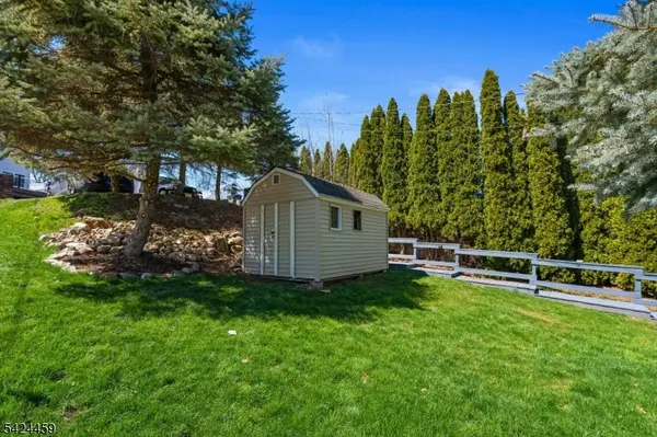 87 N Bertrand Rd, Mount Arlington Boro, NJ 07856