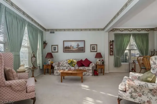 29 Victoria Dr, White Twp., NJ 07823