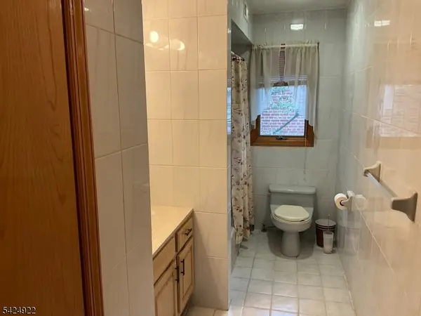 910 Orchard Ter, Linden City, NJ 07036