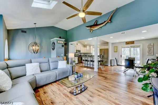 61 Lakeside Dr NW, Vernon Twp., NJ 07461