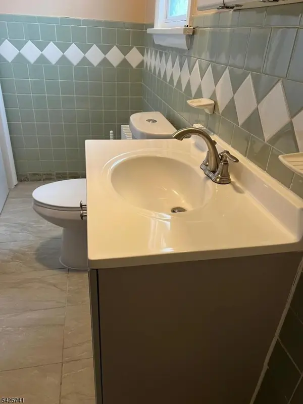 11 Griggs Pl, Manville Boro, NJ 08835