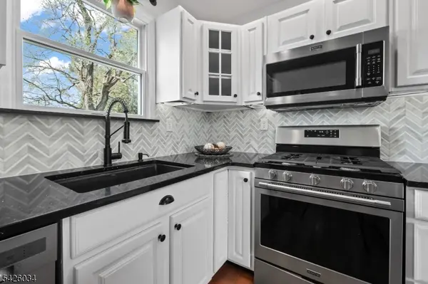 7 Park Sq, Lopatcong Twp., NJ 08865