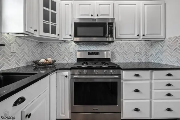 7 Park Sq, Lopatcong Twp., NJ 08865