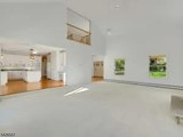 28 Alize Dr, Kinnelon Boro, NJ 07405