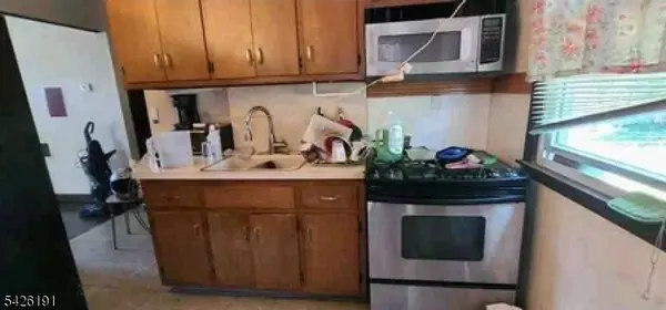 305 Woodlawn Ave, Linden City, NJ 07036