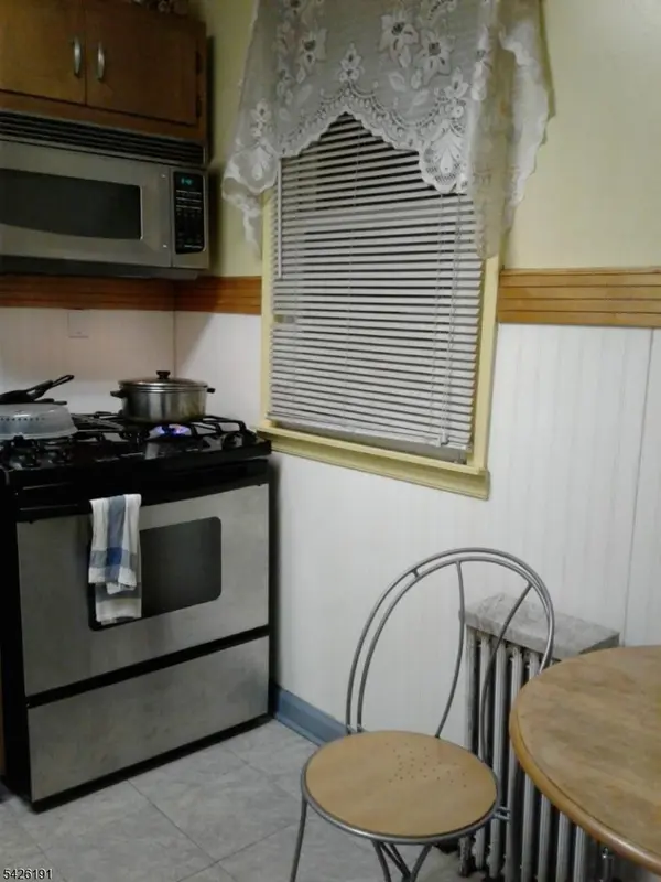 305 Woodlawn Ave, Linden City, NJ 07036