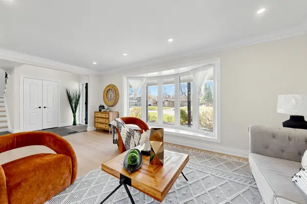 16 Worsley CT, Markham, ON L3R 1V4