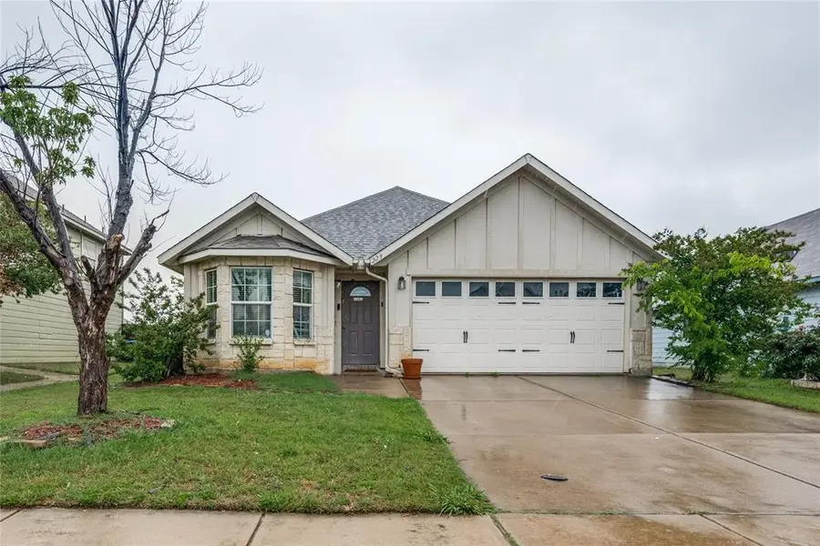 229 Chalk Mountain Drive, Fort Worth, TX 76140