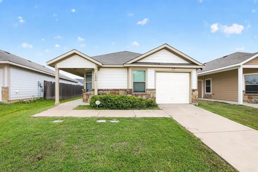 1609 Village Park Trail, Burleson, TX 76028