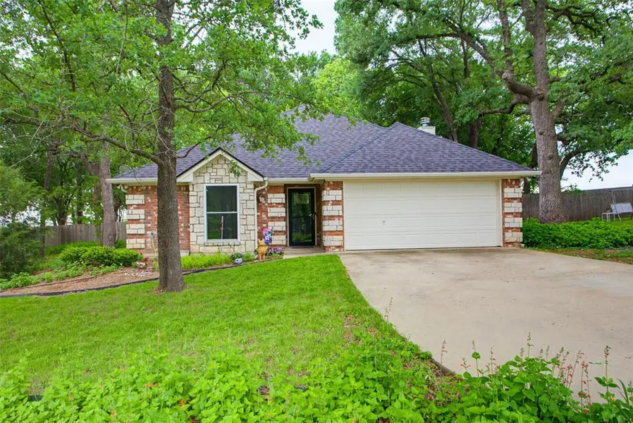 100 Deep Wood Lane, Weatherford, TX 76088