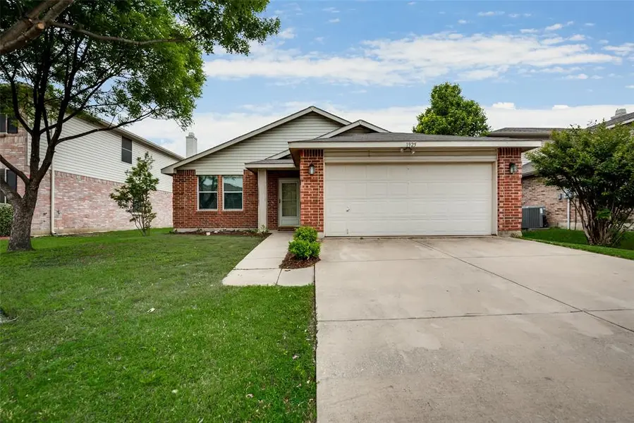 1925 Copper Mountain Drive, Fort Worth, TX 76247