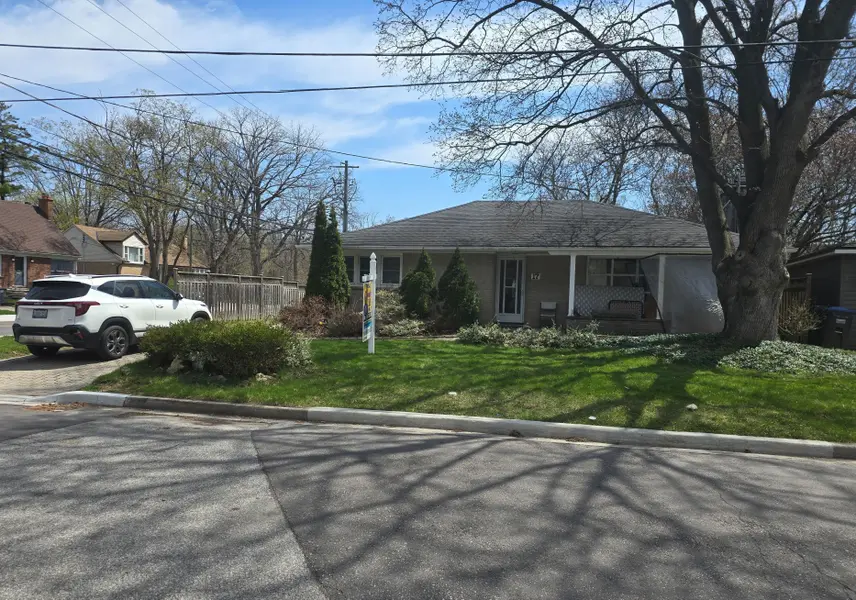 17 Armstrong ST, Brampton, ON L6W 1W7