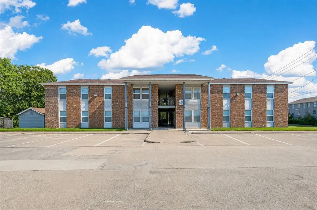 319 SE 3rd Street #104, Grand Prairie, TX 75051