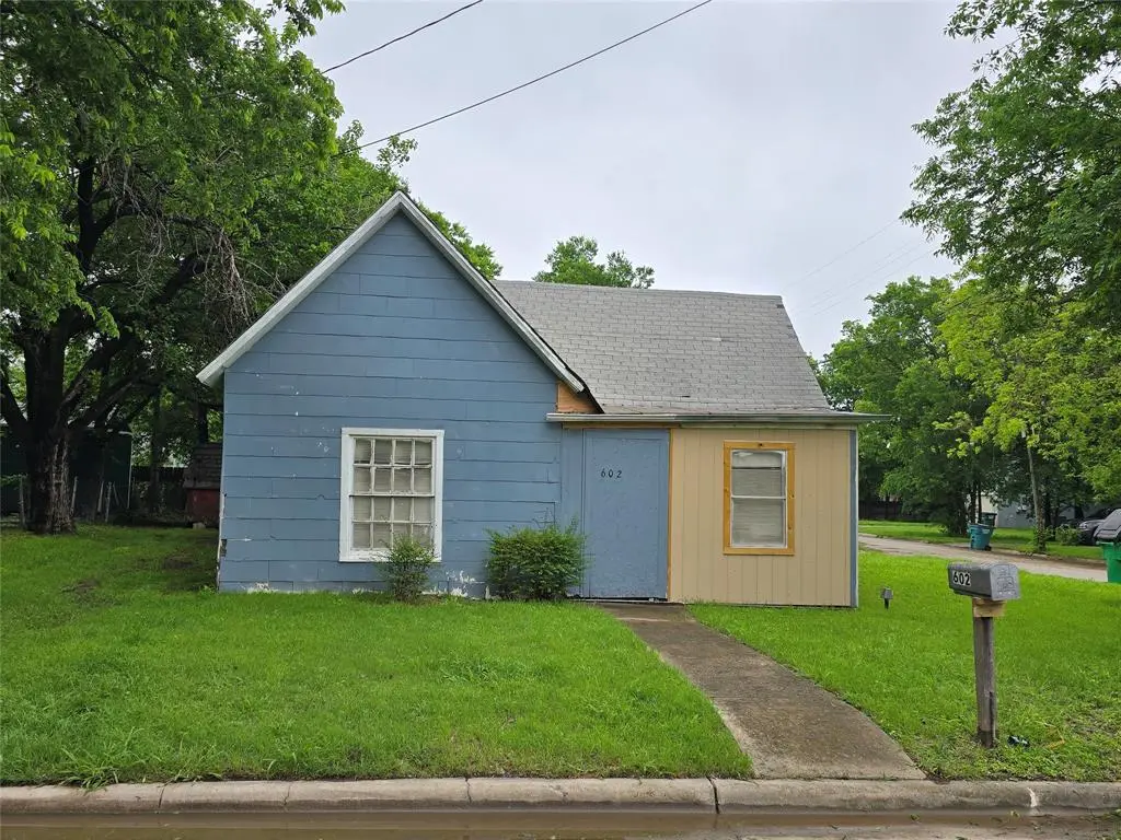 602 N Weaver Street, Gainesville, TX 76240