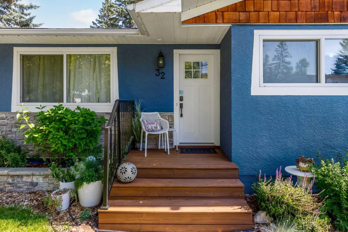 32 Sinclair CRES SW, Calgary, AB T2W0L7