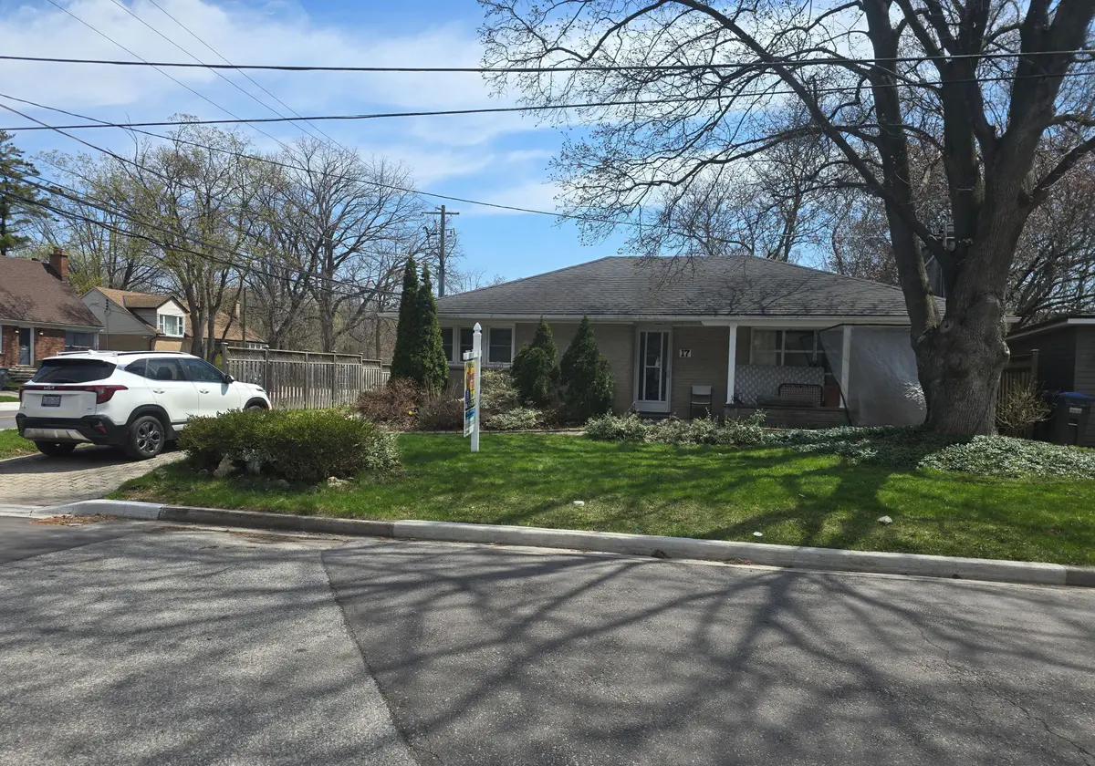 17 Armstrong ST, Brampton, ON L6W 1W7