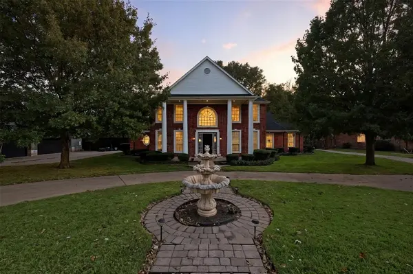 1860 Plum Creek Drive, Midlothian, TX 76065