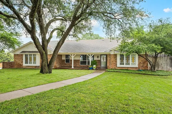 2817 Downing Court, Bedford, TX 76021