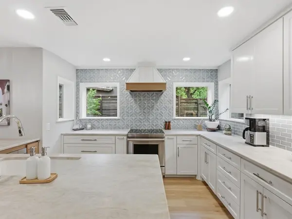 11761 Oakwood Lane, Fort Worth, TX 76179