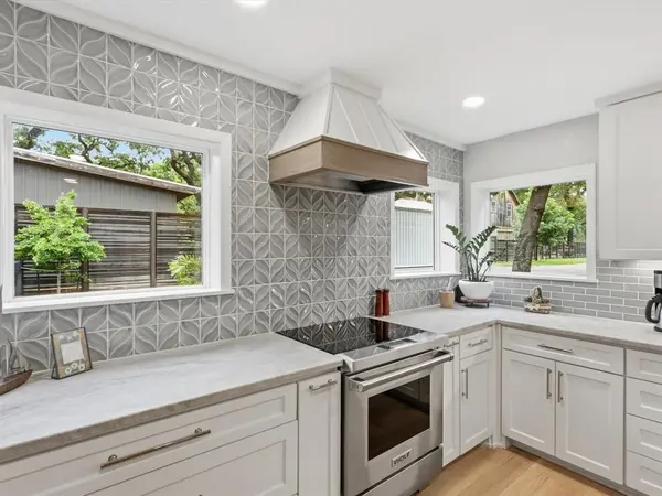 11761 Oakwood Lane, Fort Worth, TX 76179