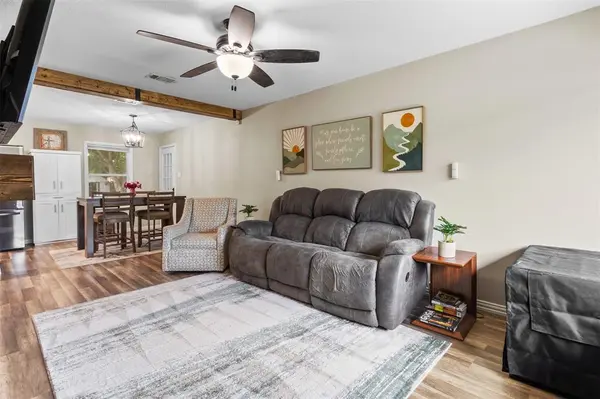 345 NW Lorna Street, Burleson, TX 76028