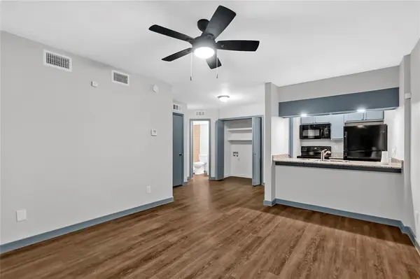 9520 Royal Lane ##117, Dallas, TX 75243