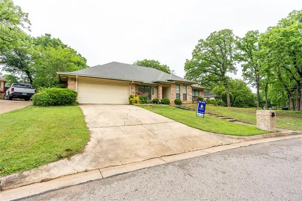 5201 Rustle Leaf Drive, Arlington, TX 76017