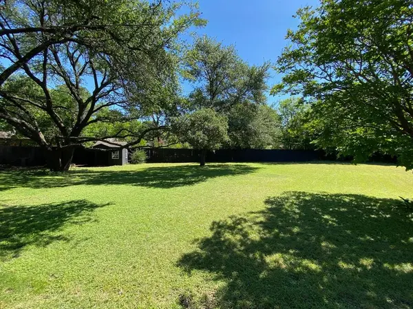 5270 Ponderosa Circle, Dallas, TX 75227