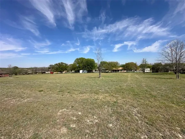 911 Cedar, Comanche, TX 76442