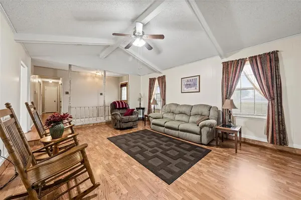 228 Monterrey Drive, Hewitt, TX 76643