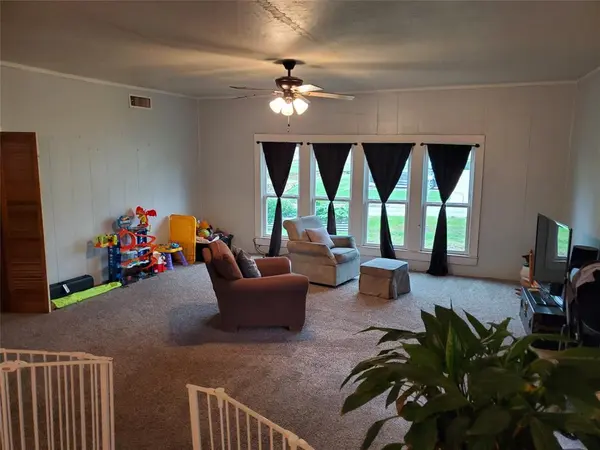 300 N Church Street, Decatur, TX 76234