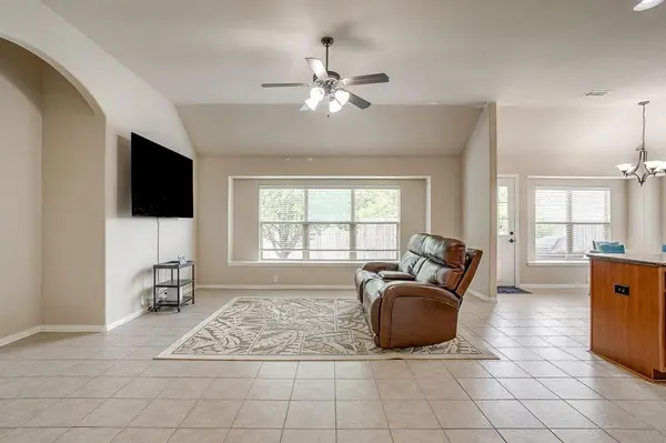 1012 Cutting Horse Drive, Mansfield, TX 76063