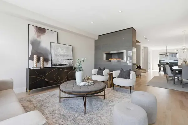 1923 49 AVE SW, Calgary, AB T2T 2V3