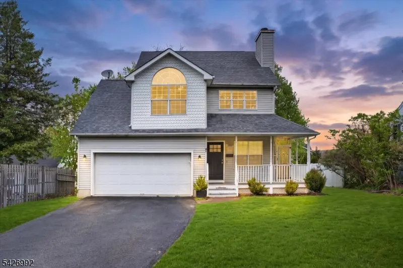 61 Pine St, Newton Town, NJ 07860