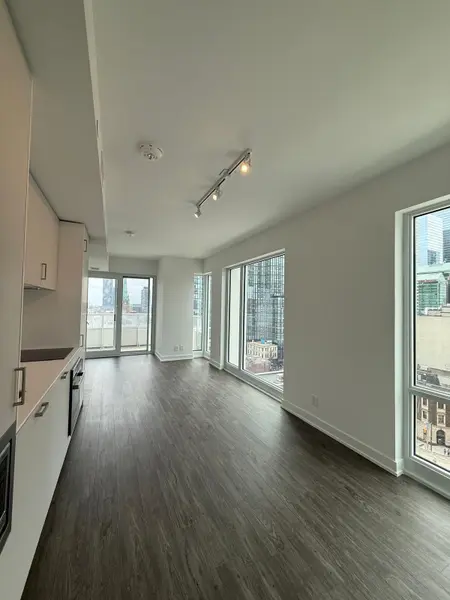 88 Queen ST #1010, Toronto C08, ON M5C 0B6