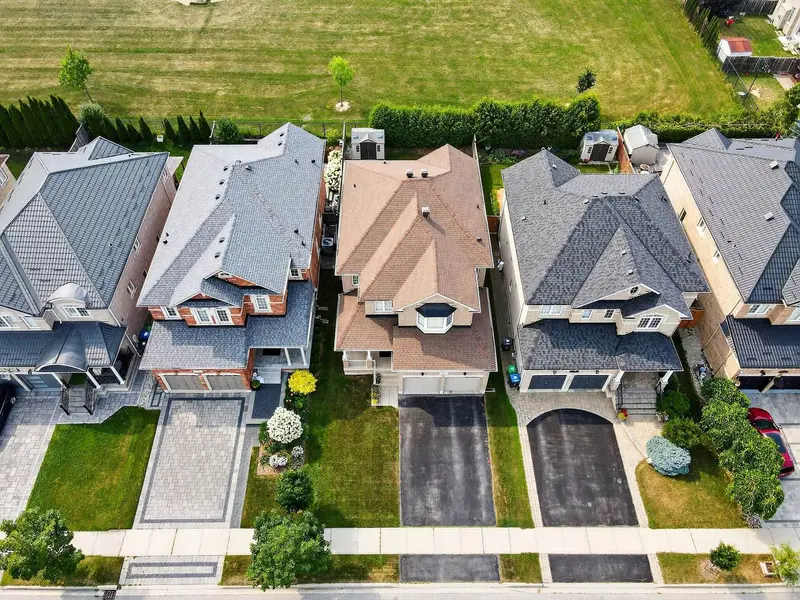 7 Messina AVE, Brampton, ON L6Y 0M6