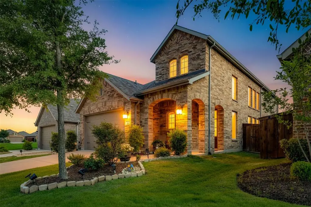 1520 Gelding Drive, Aubrey, TX 76227