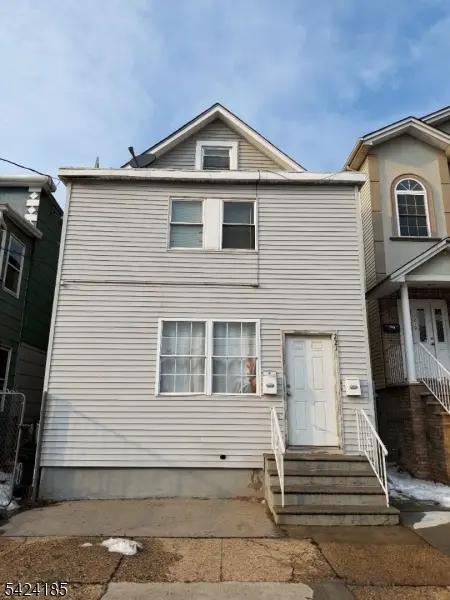 221 Center St, Elizabeth City, NJ 07202