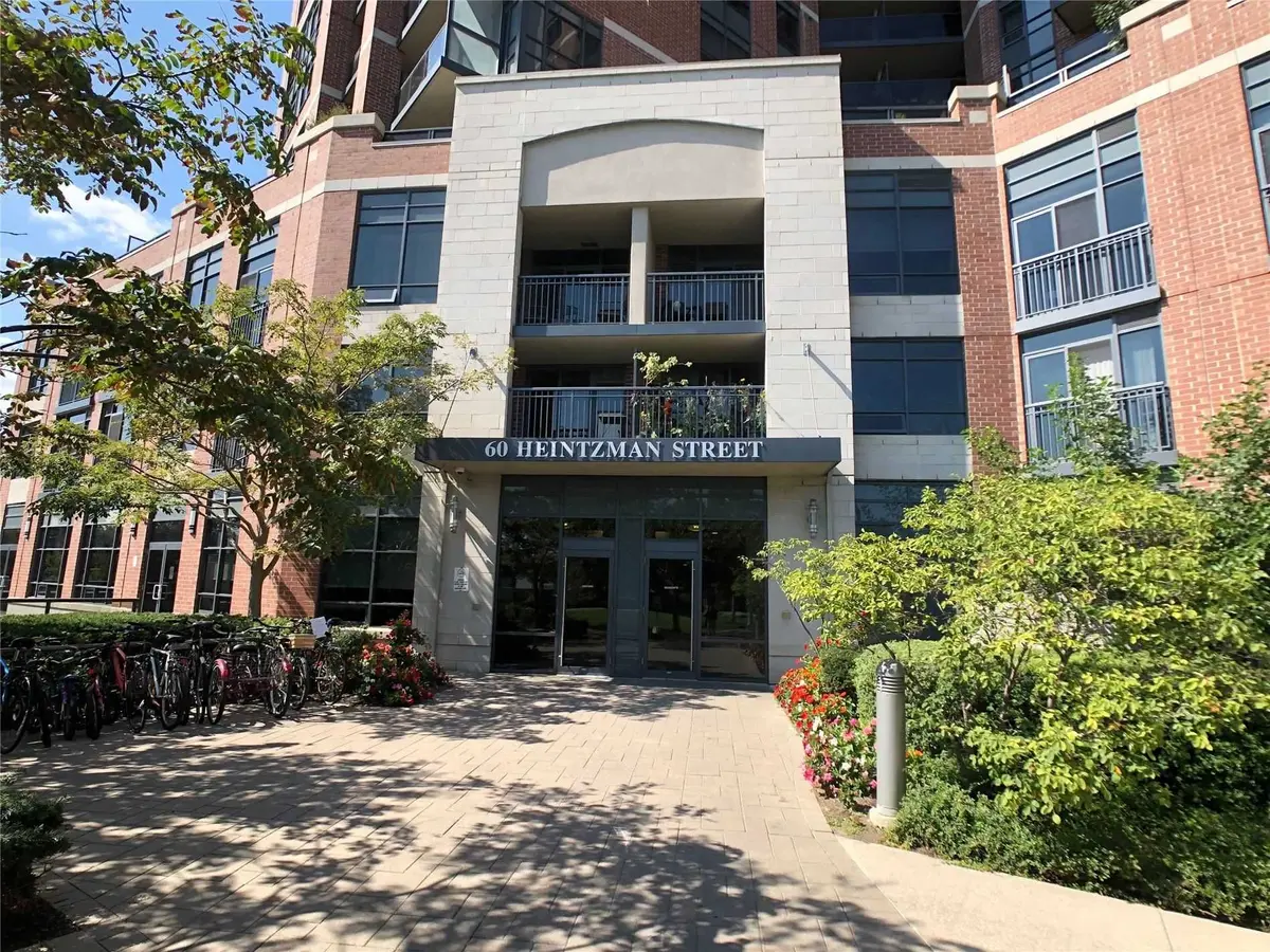 60 Heintzman ST #215, Toronto W02, ON M6P 5A1