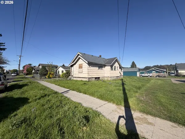 902 S 4TH AVE, Kelso, WA 98626