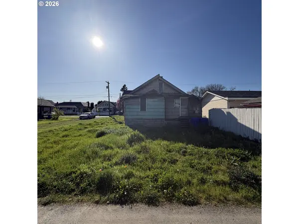 902 S 4TH AVE, Kelso, WA 98626