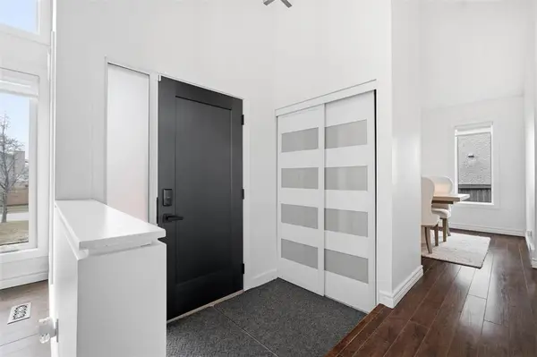 15 Becontree Bay, Winnipeg, MB R2N 2X9