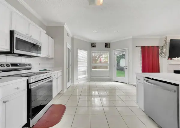 617 Crystal Brook Drive, Saginaw, TX 76179